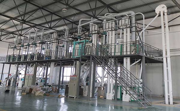 振動(dòng)篩在玉米深加工設(shè)備中用于物料分層、清理雜質(zhì)